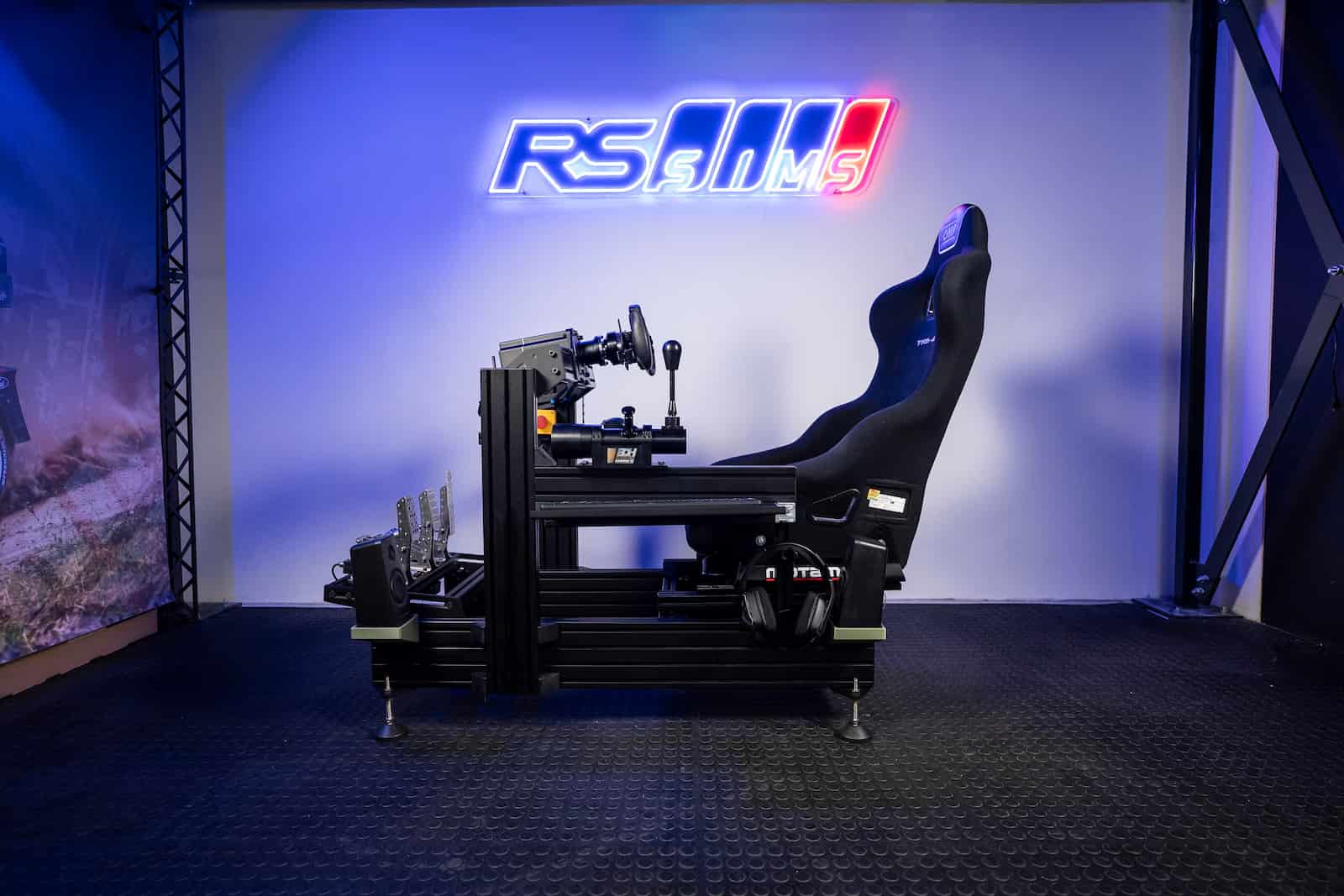 Complete RS4 simulator with TREQ Ace Chassis